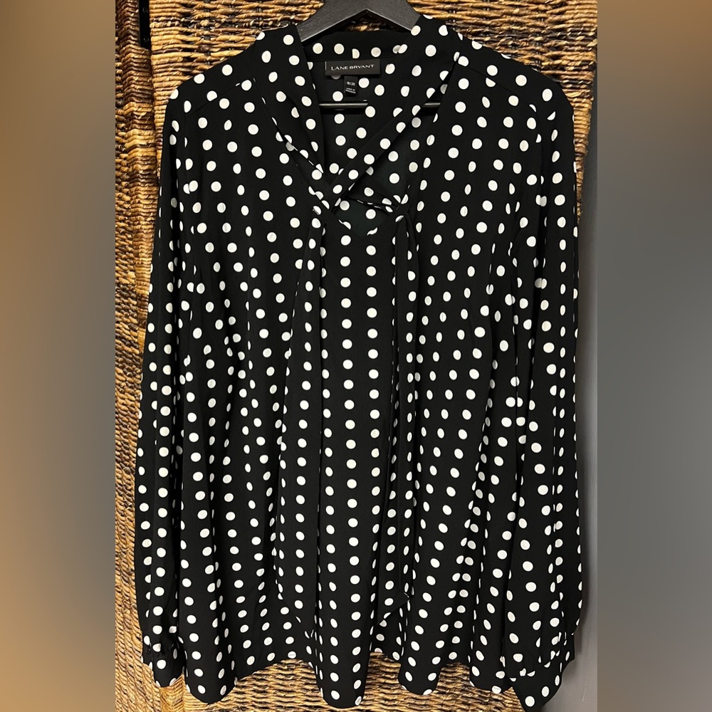 Lane Bryant- Polka Dot -‎ Size:18/20, Cross fabric neckline, Pre-Owned